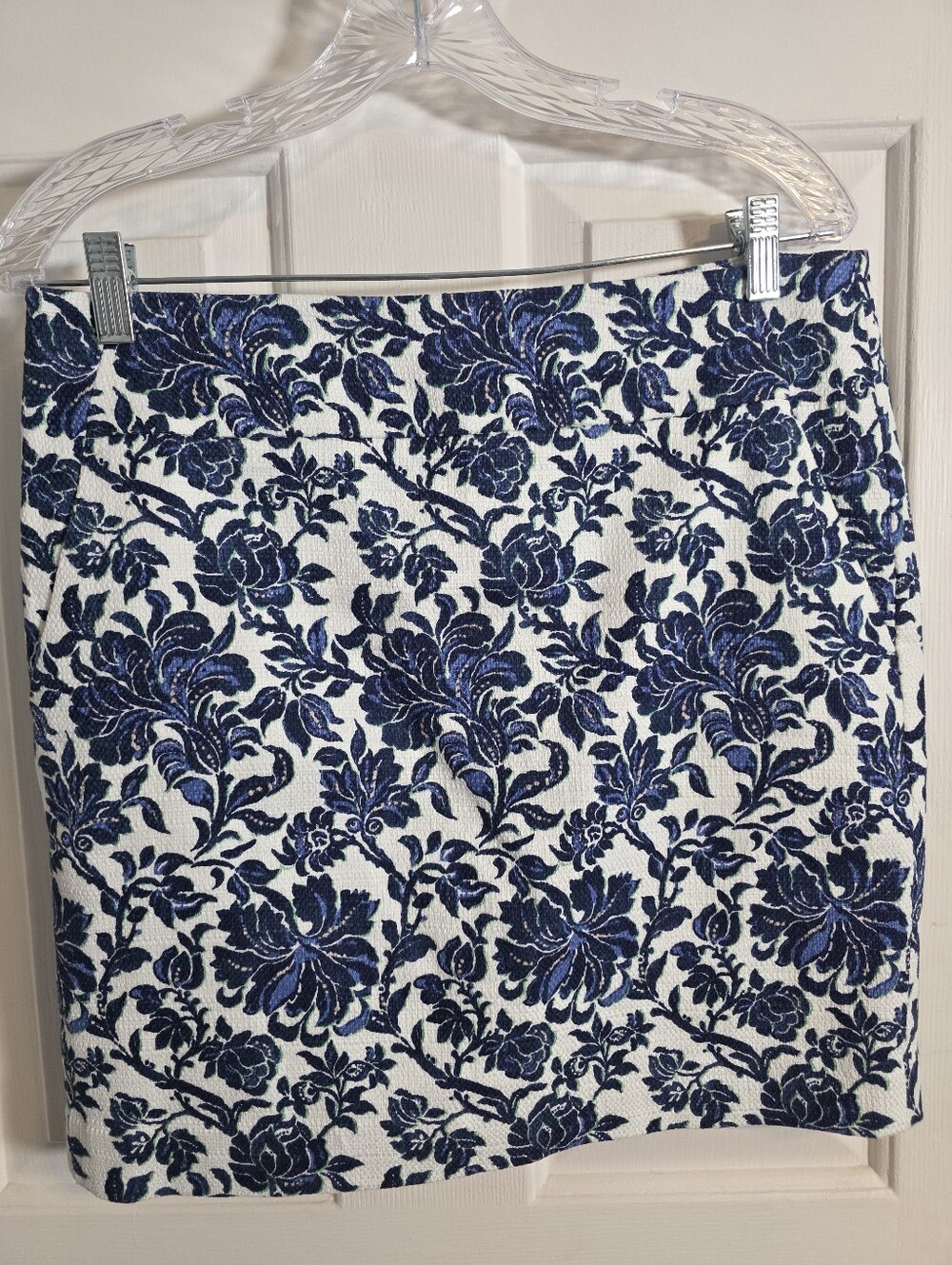 Women’s Ann Taylor Skirt Size 8 Blue/White